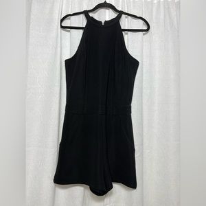 Super cute romper! Zipper in back